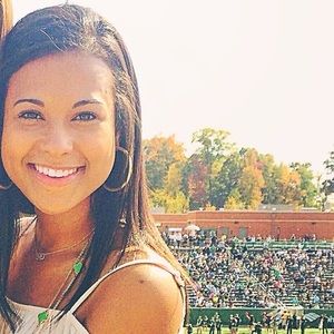 Meet your Posher, Hali